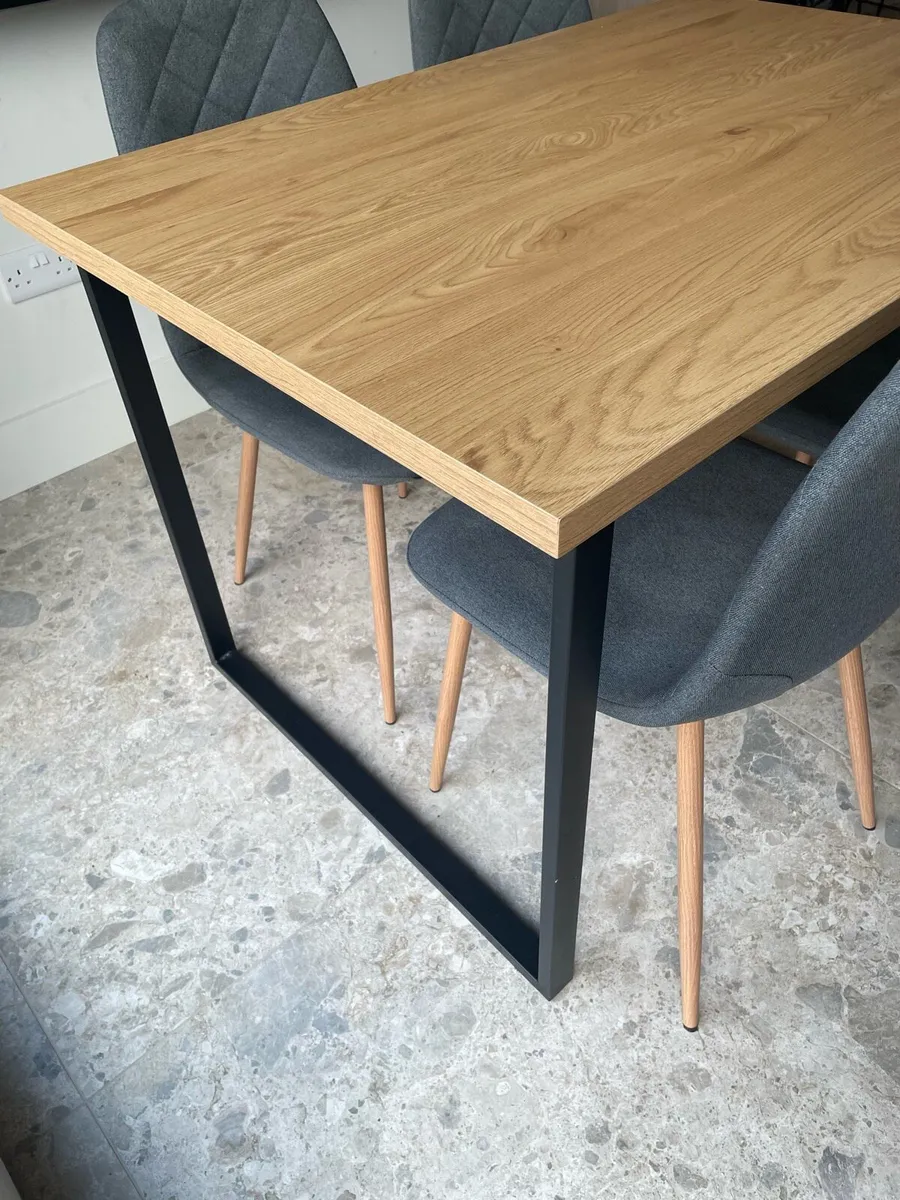 Table and 4 chairs - Image 3