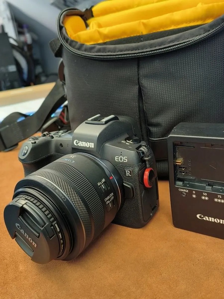 Canon EOS R Mirrorless Camera (DS126721) Black/ Used in Excellent Condition - Image 2