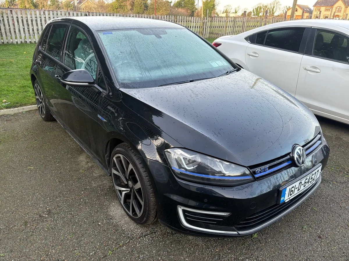 2016 Volkswagen Golf GTE - Image 2