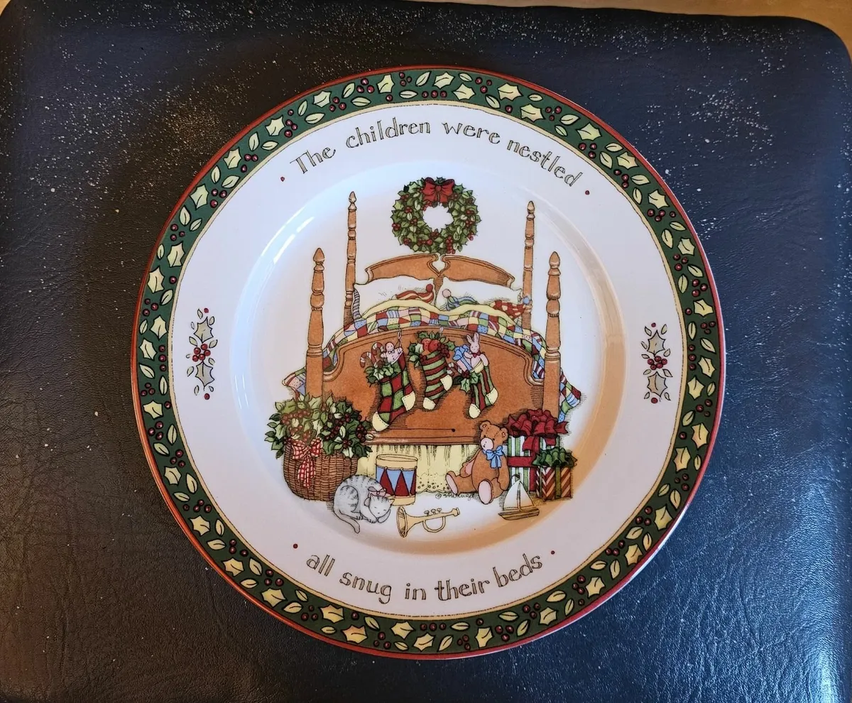 Port Meirion Christmas plates - Image 4