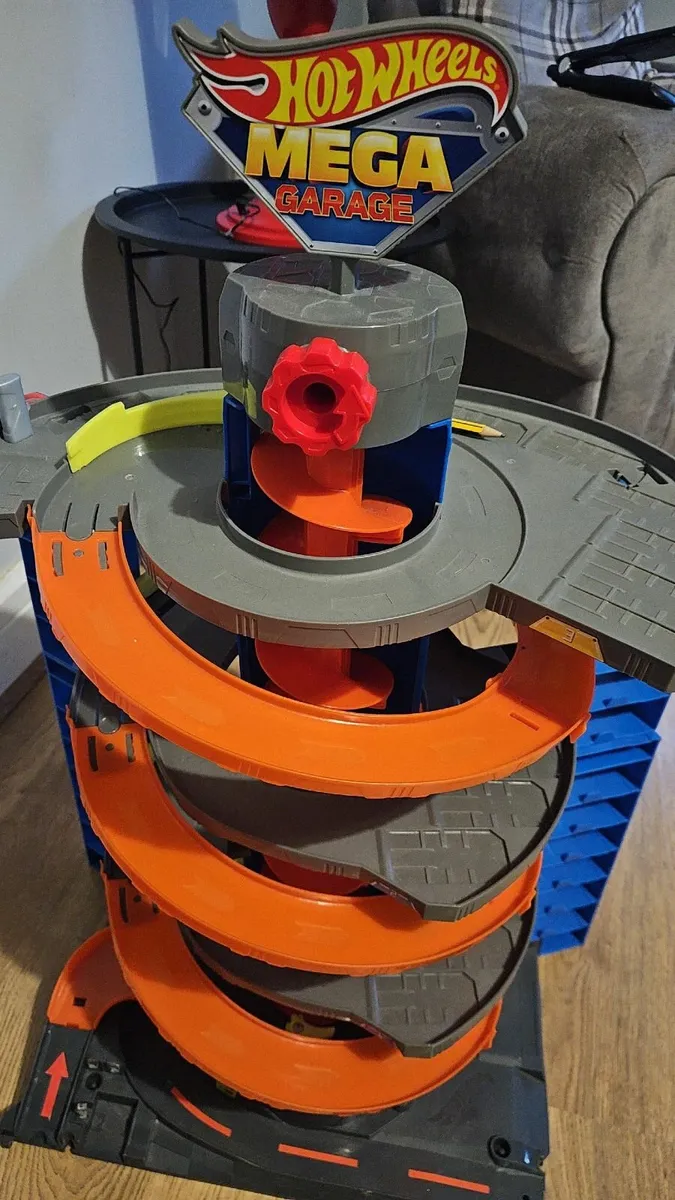 Mega Hot Wheel Garage