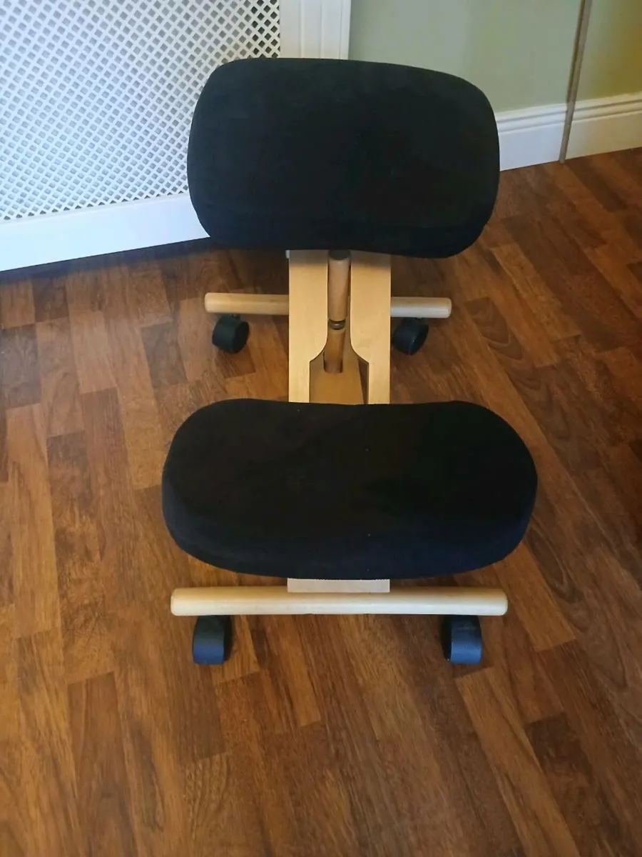 Kneeling chair - Image 1