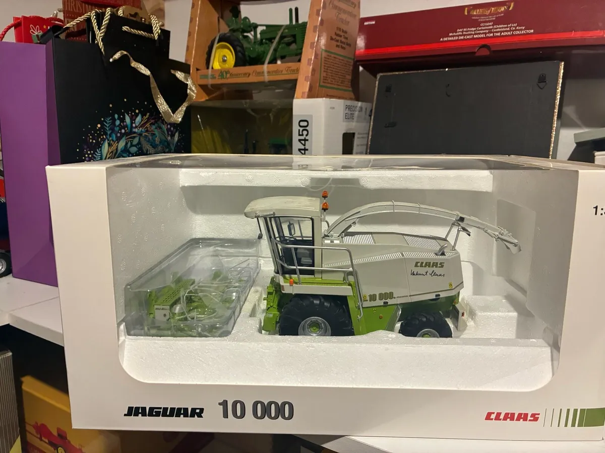 1:32 scale  models diecast - Image 1