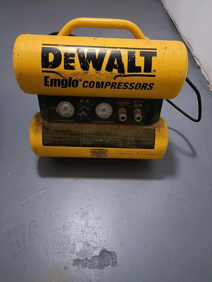 DeWalt 110v air compressor - Image 2
