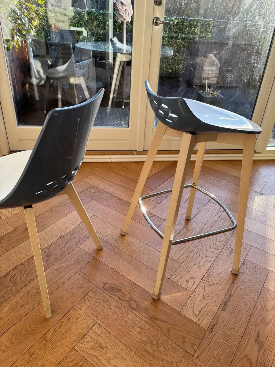 Calligaris Barstools and dining chairs - Image 3