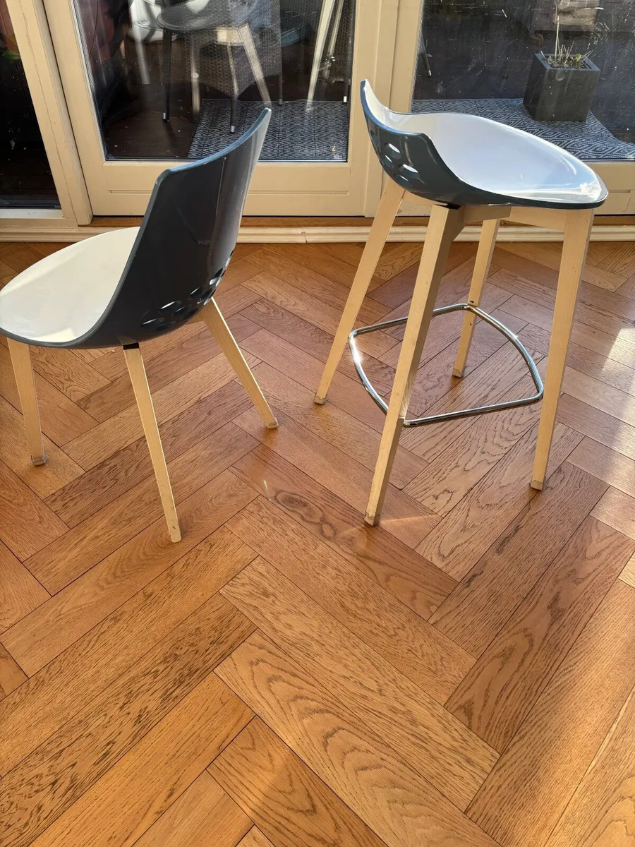 Calligaris Barstools and dining chairs - Image 4