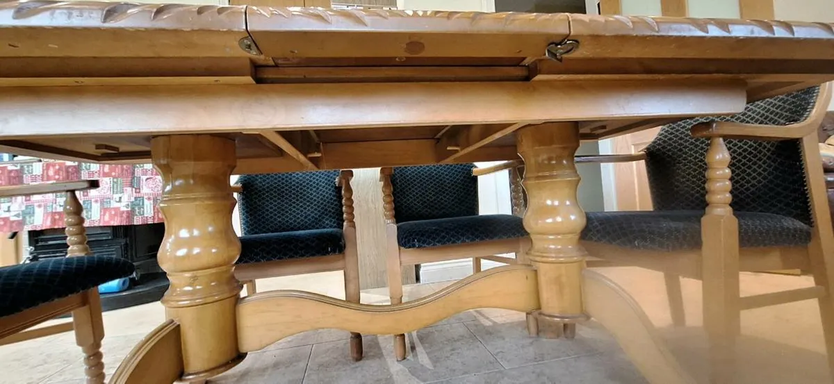 Dining table & chairs - Image 3