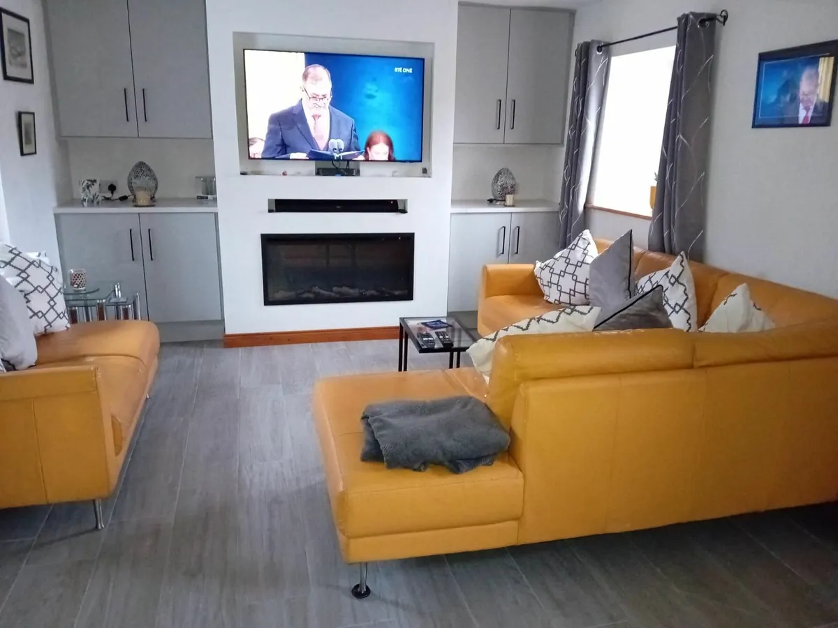 Corner sofa + matching 2 seater - Image 3