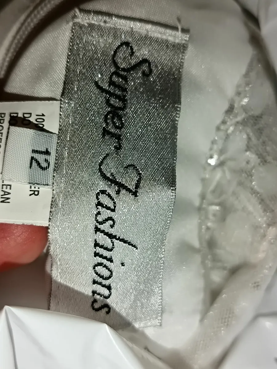 Wedding dress size 10 /12 - Image 4