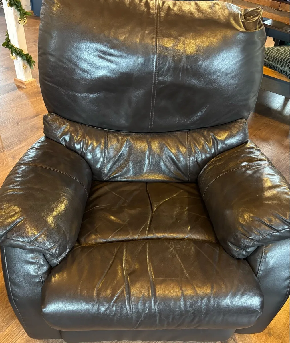 3 Piece Leather Recliner suite - Image 1
