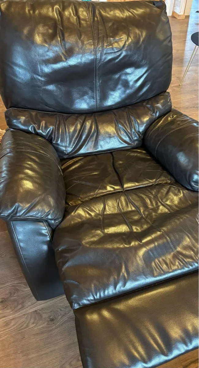 3 Piece Leather Recliner suite - Image 2
