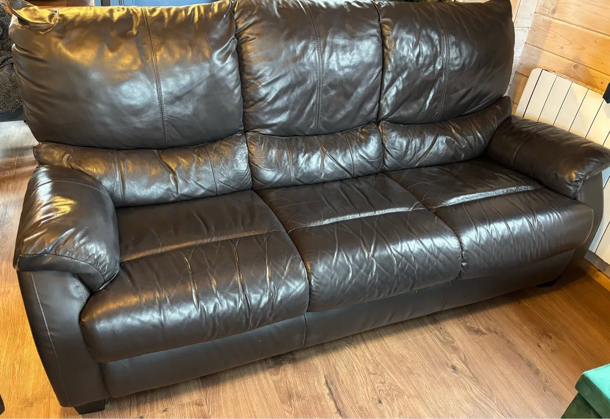 3 Piece Leather Recliner suite - Image 4