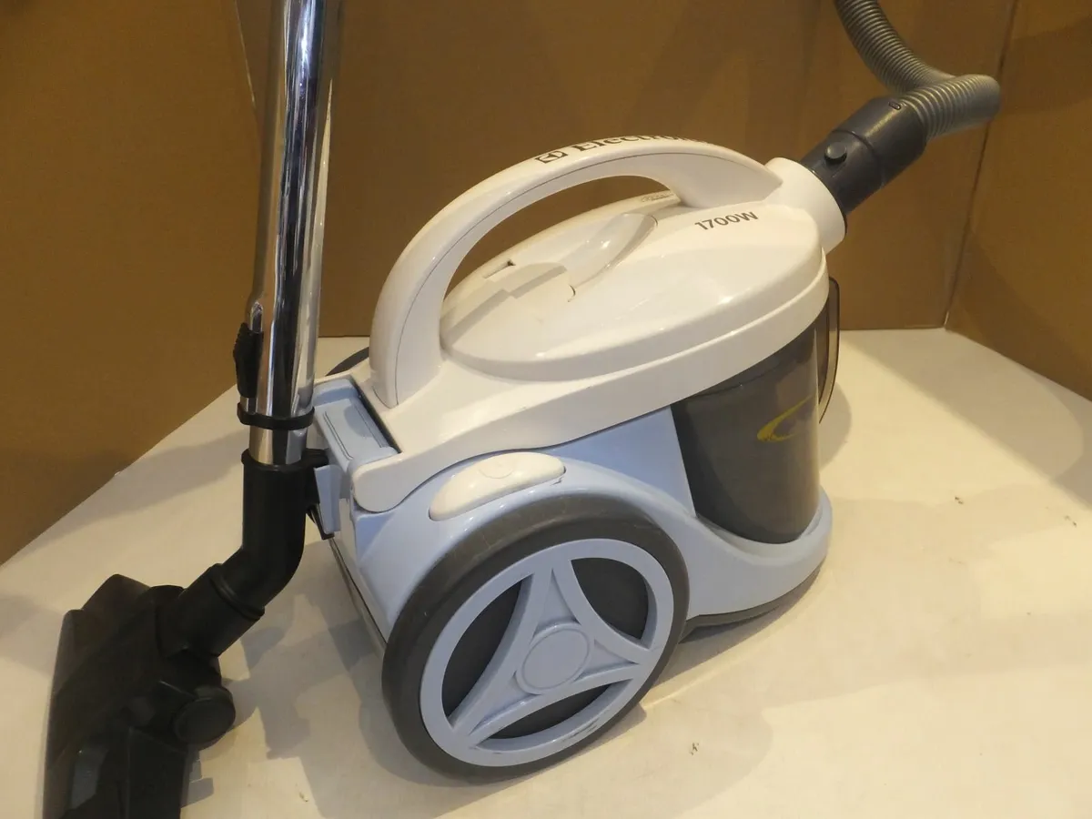 Electrolux vacuum cleaner - Image 4