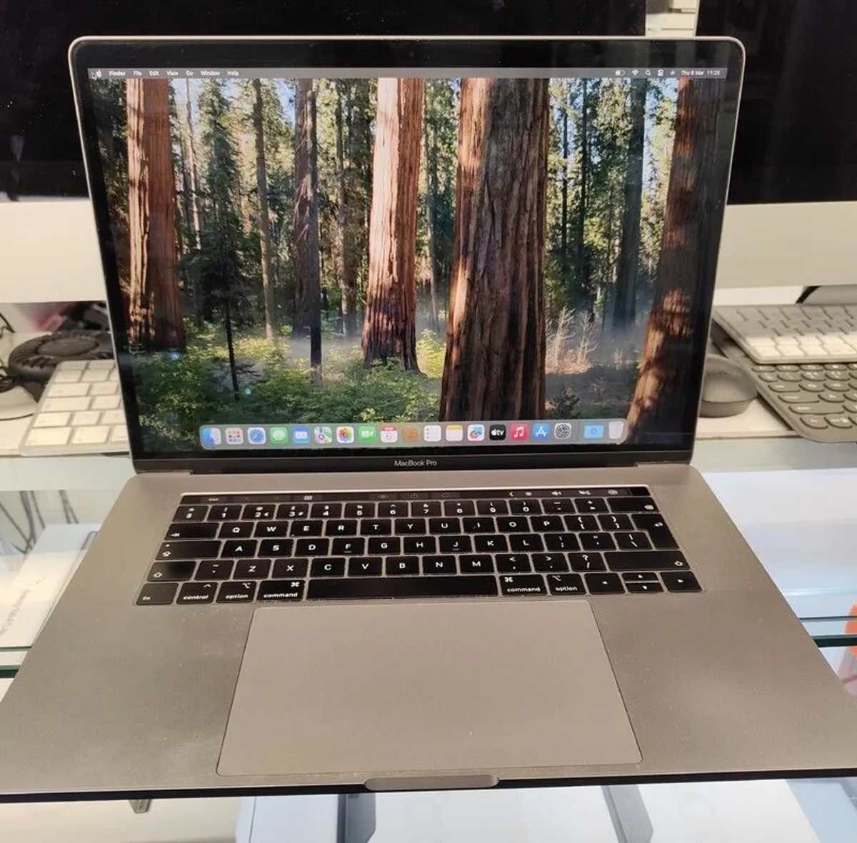 Apple MacBook Pro 15.4" 2018, 6 Core i7 2.2GHz 16GB 500GB A1990 Touch Bar (Battery Cycle: 422) - Image 2