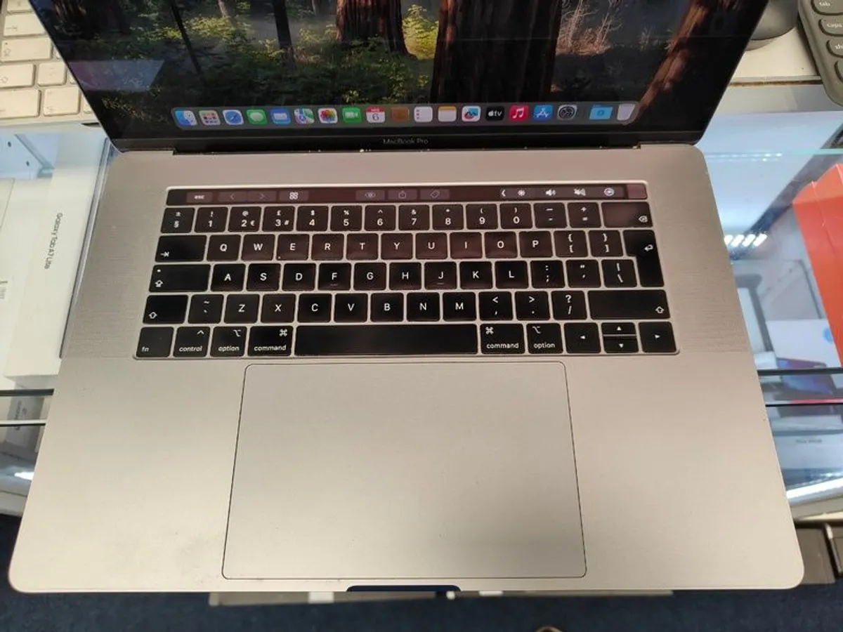 Apple MacBook Pro 15.4" 2018, 6 Core i7 2.2GHz 16GB 500GB A1990 Touch Bar (Battery Cycle: 422) - Image 3
