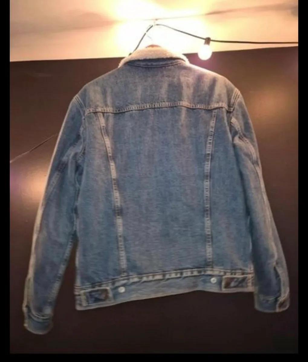 Levis Premium Sherpa Trucker Jacket - Image 3