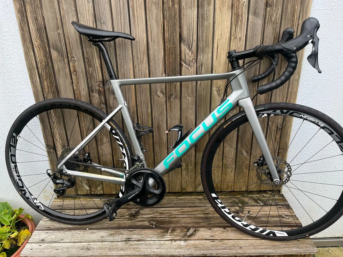 Focus Izalco 8.7 Max Carbon Road Bike 56cm - Image 1