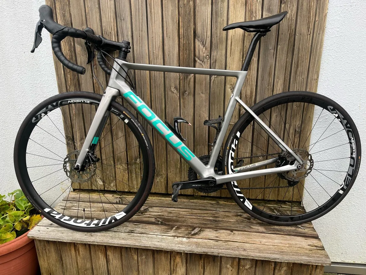 Focus Izalco 8.7 Max Carbon Road Bike 56cm - Image 4