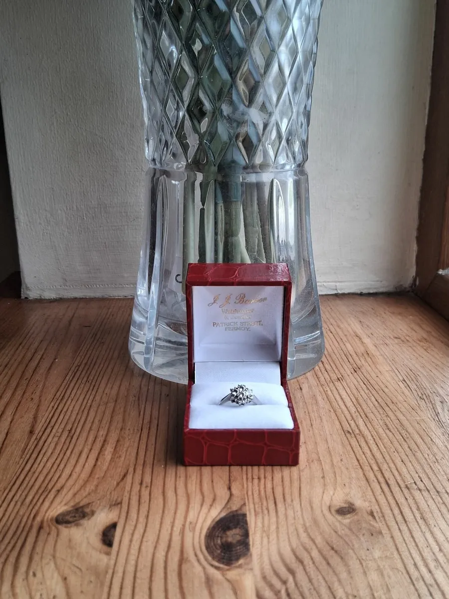 18ct White gold diamond engagement ring size L - Image 3