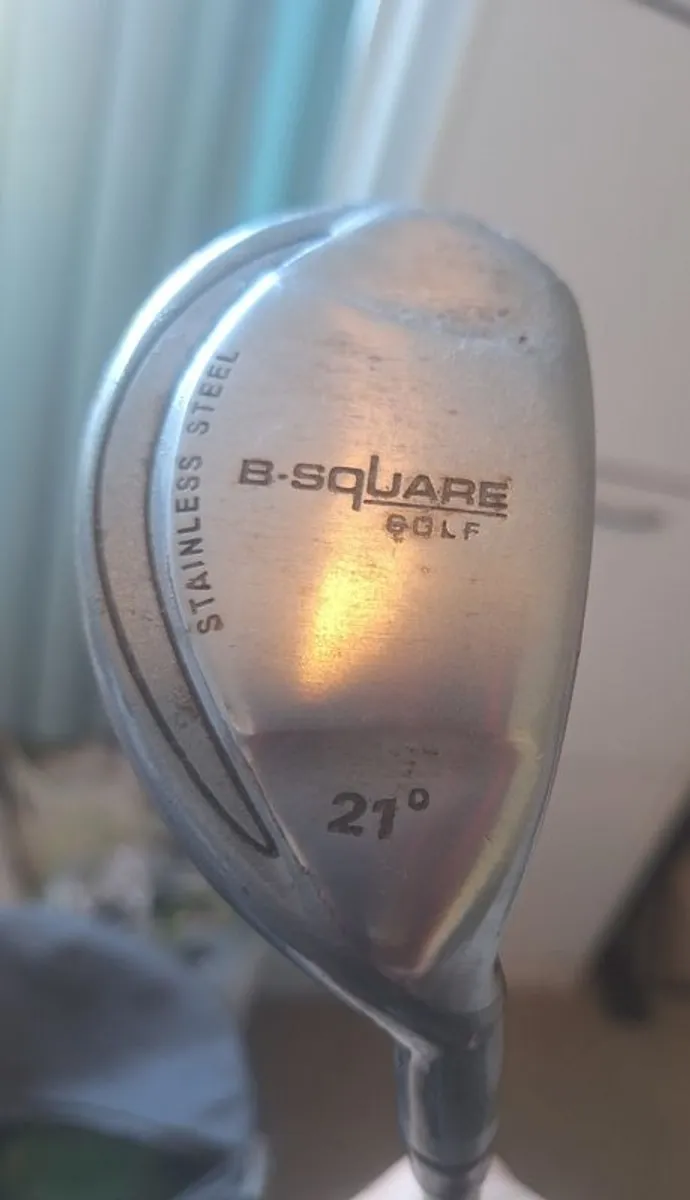 Golf clubs and bag - Image 1