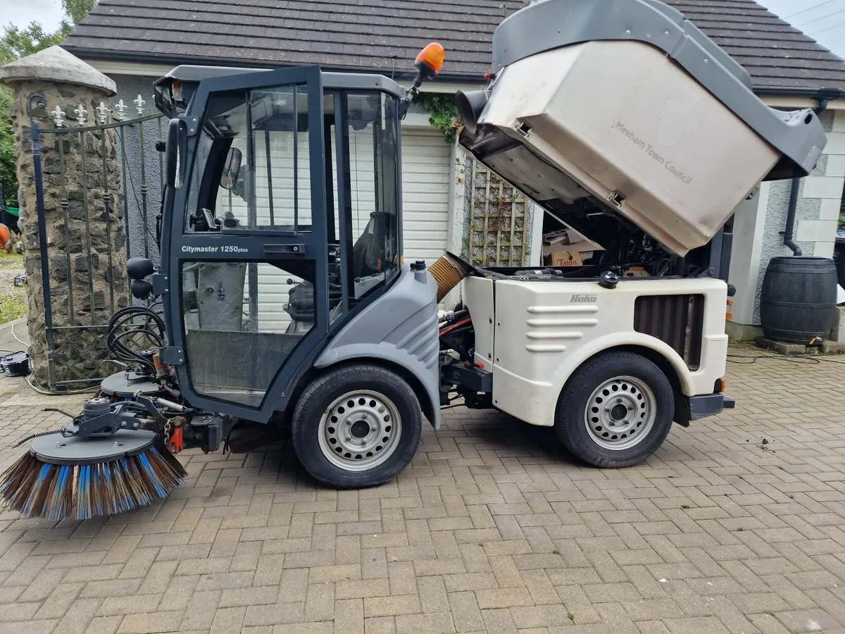 Hako Citymaster 1250 Road sweeper roadsweeper - Image 3