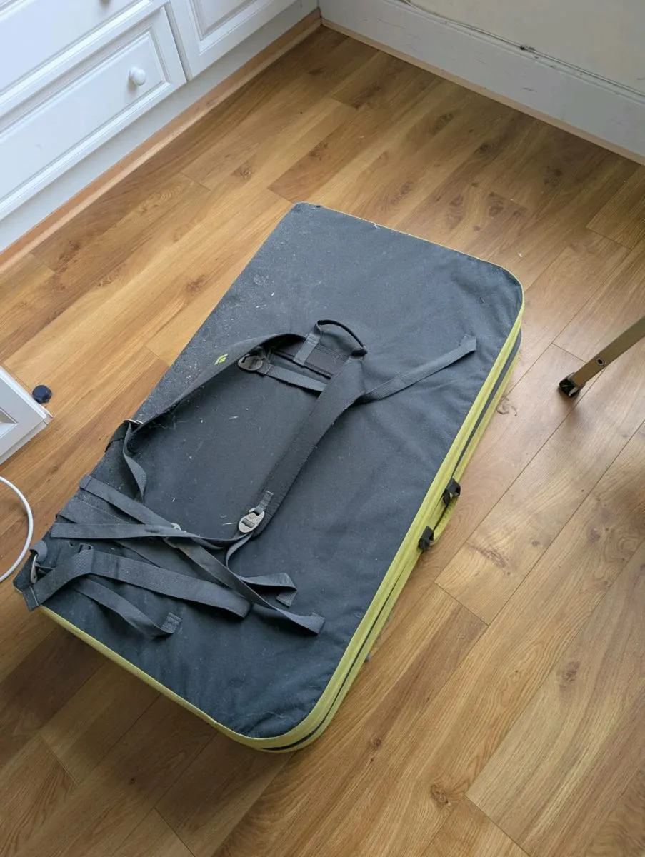 Two bouldering crash pads - Image 2
