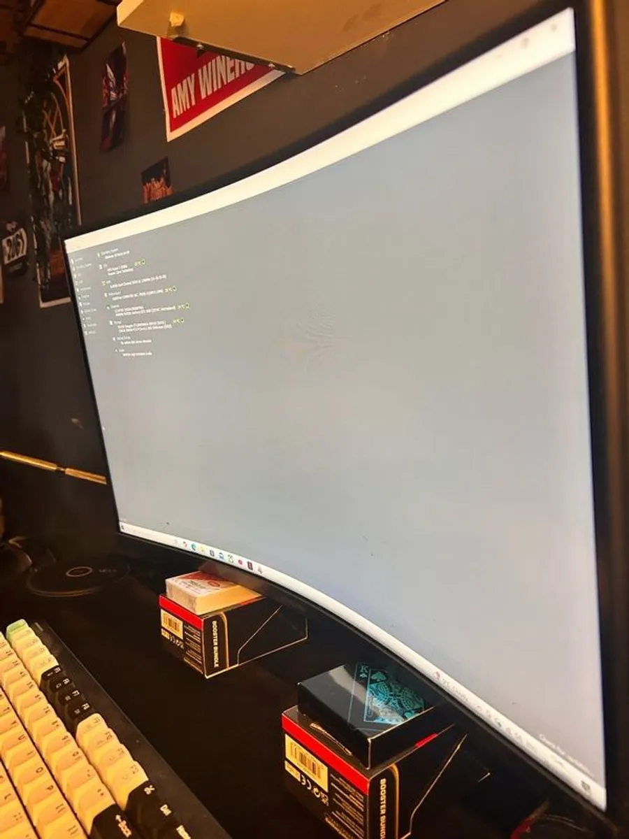 Samsung 24-inch curved monitor (Model C24F550 / C24F550FDU) in good working condition. - Image 3