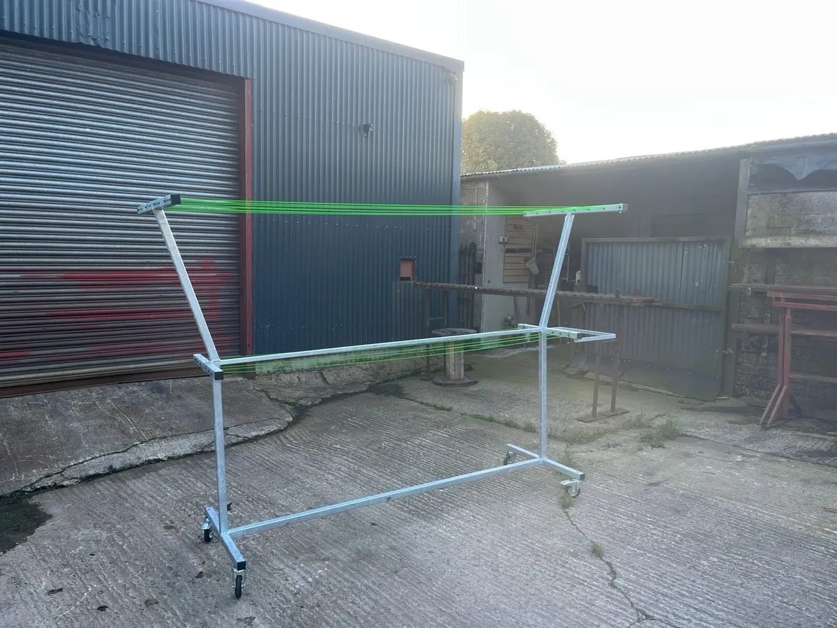 Clothesline on wheels - Image 1