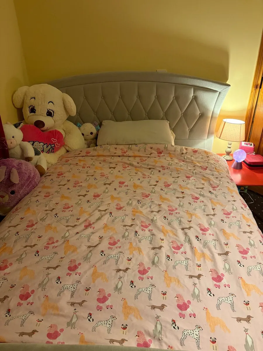 King size bed - Image 1