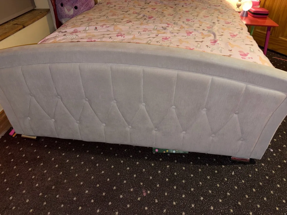 King size bed - Image 2