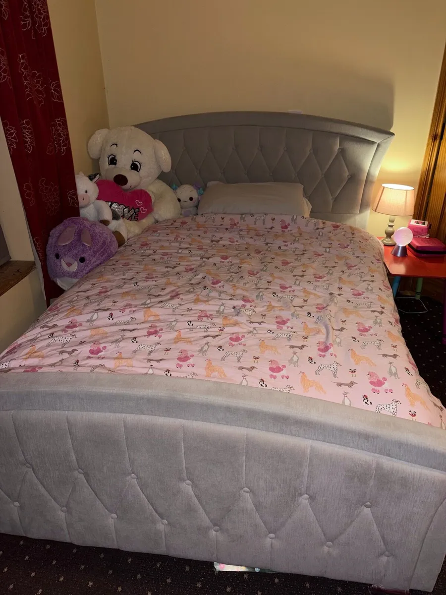 King size bed - Image 3