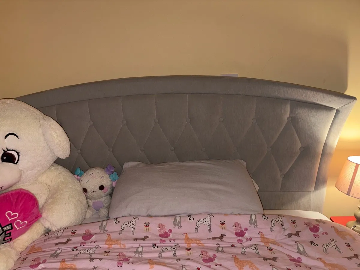 King size bed - Image 4