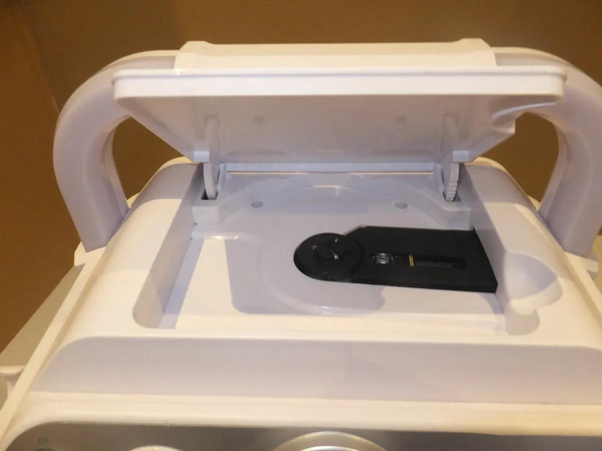 Bluetooth, USB, CD player - Image 2