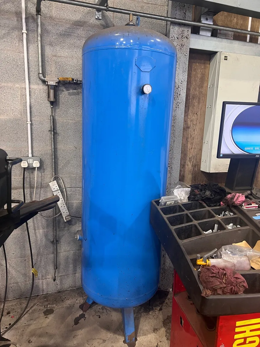 GARDNER DENVER SCREW COMPRESSOR WITH AIR TANK - Image 3