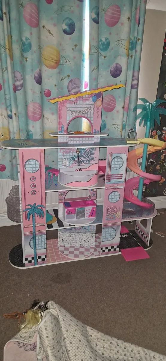 Wooden Dall House - Image 1