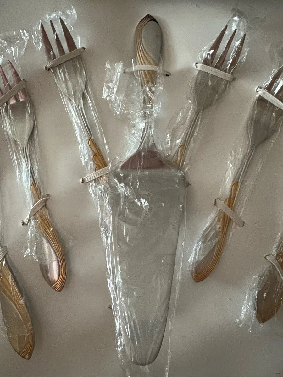 Vintage cake plate & utensils - Image 2