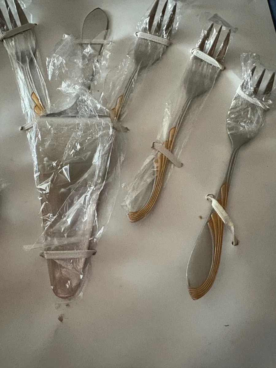 Vintage cake plate & utensils - Image 3