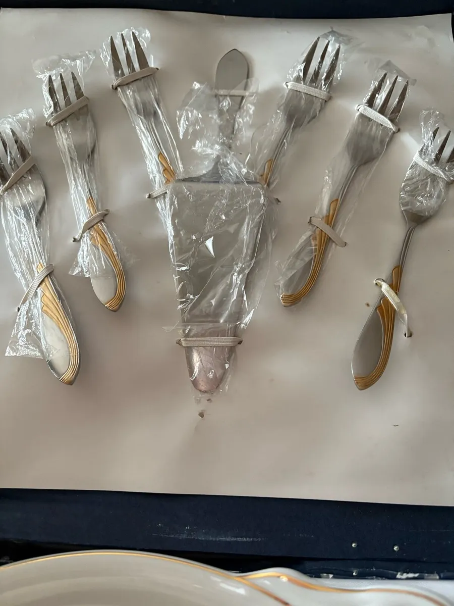 Vintage cake plate & utensils - Image 4