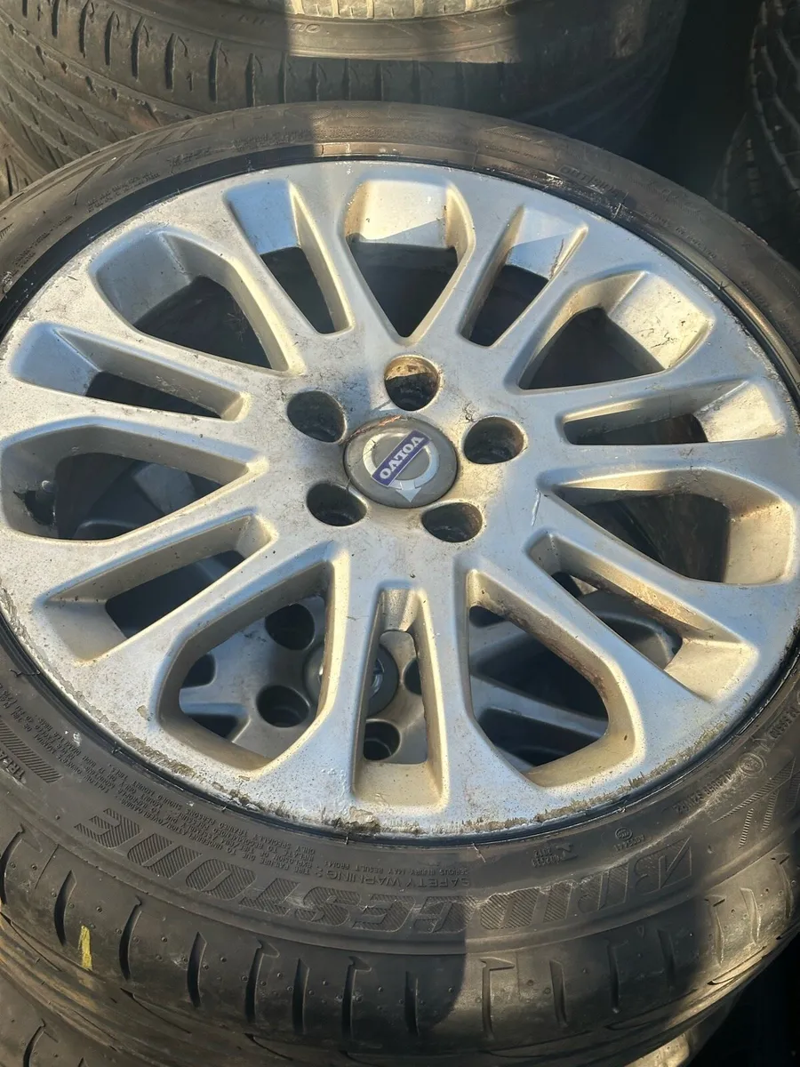 17” Volvo, Ford alloys  with good tyres - Image 2