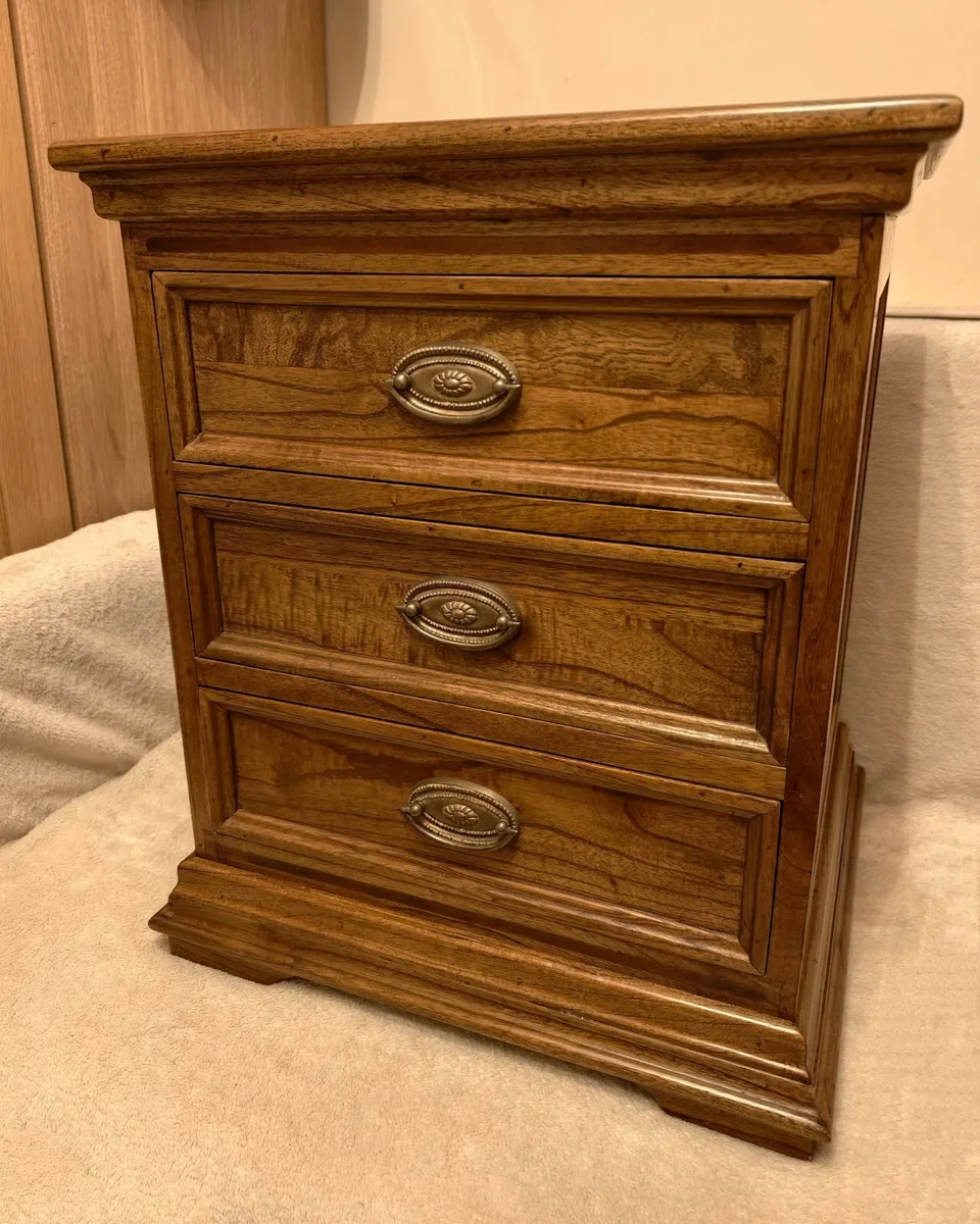 Oak 3-Drawer Solid Wood Bedside Cabinet Locker - Image 1