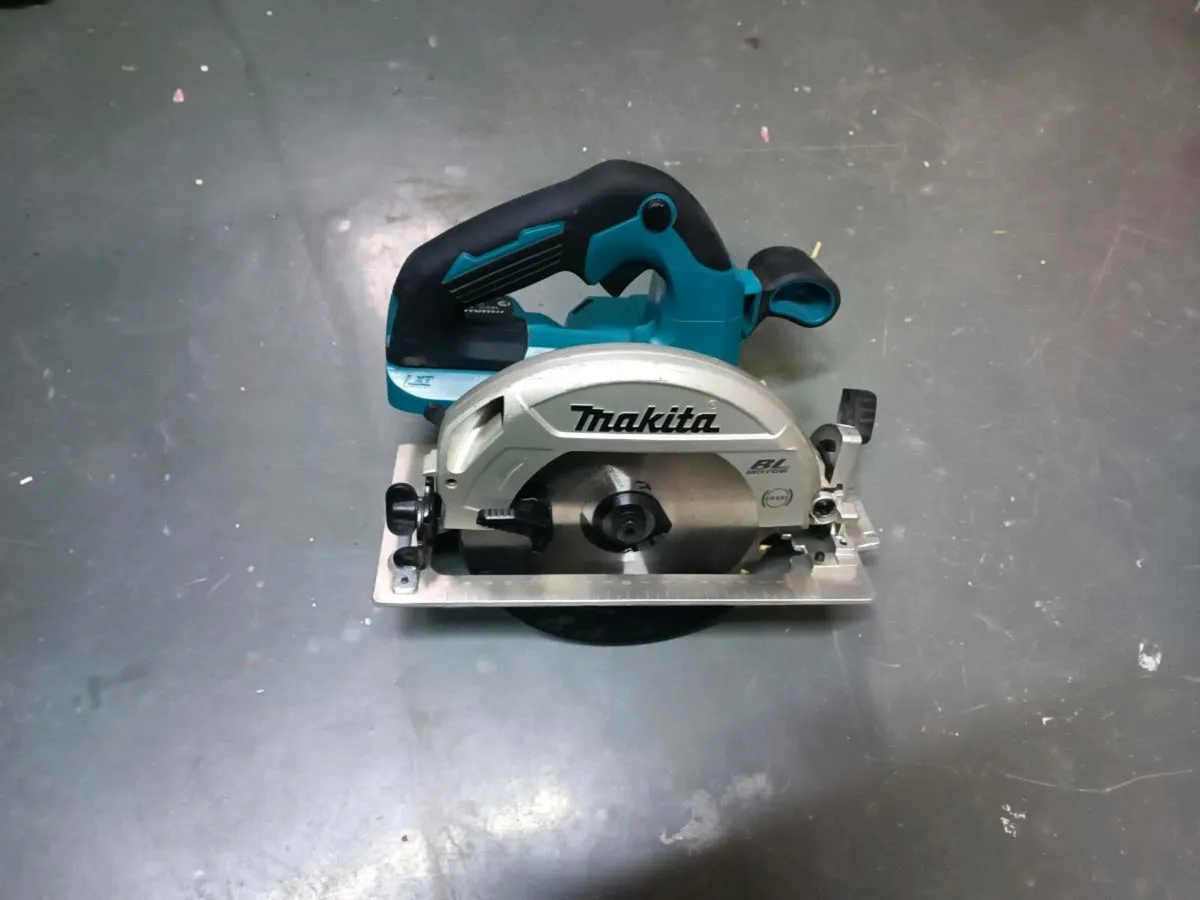 Makita dhs 660 skill saw. Body only