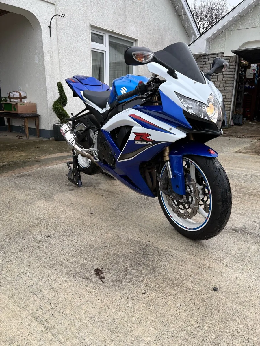 Suzuki gsxr 600 2010 - Image 2