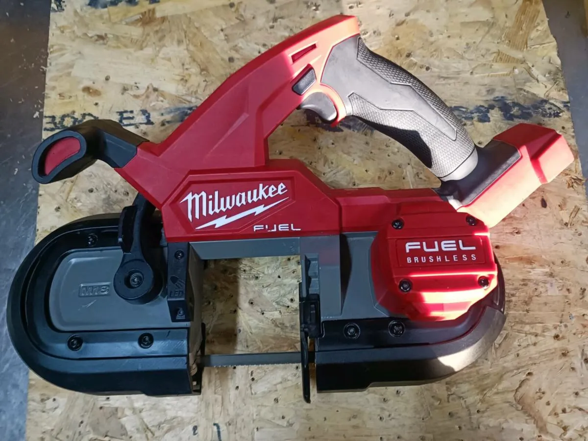 Makita M18 fbs85 band saw.