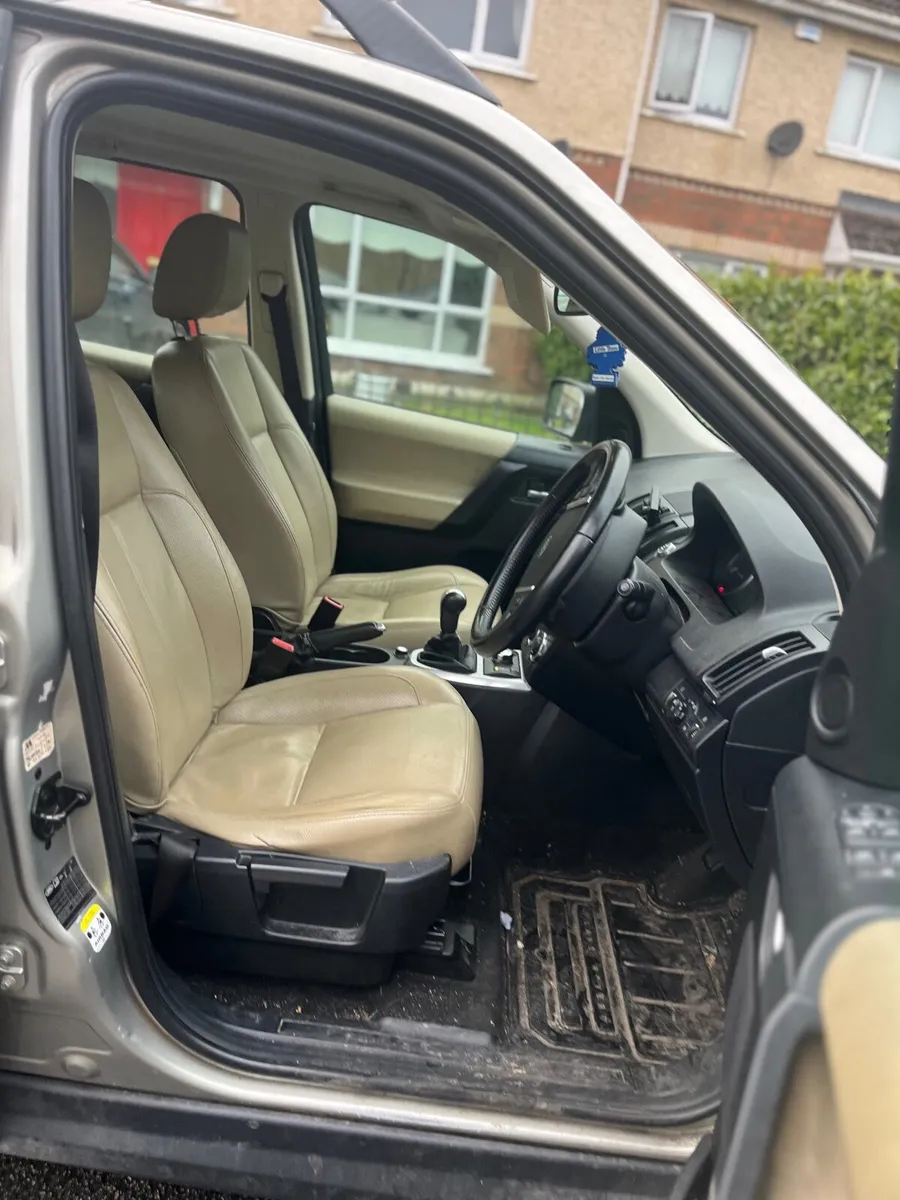 Land Rover Freelander 2011 - Image 2