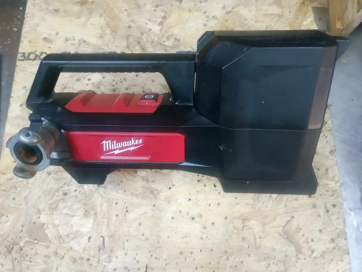 Milwaukee M18 btp pump