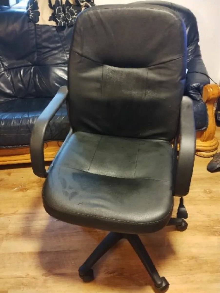 Black Swivel Office Chair