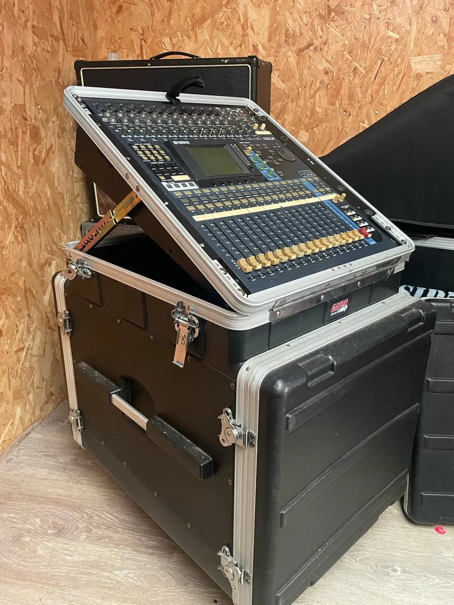 Yamaha 01V96 digital mixer and flight case - Image 2