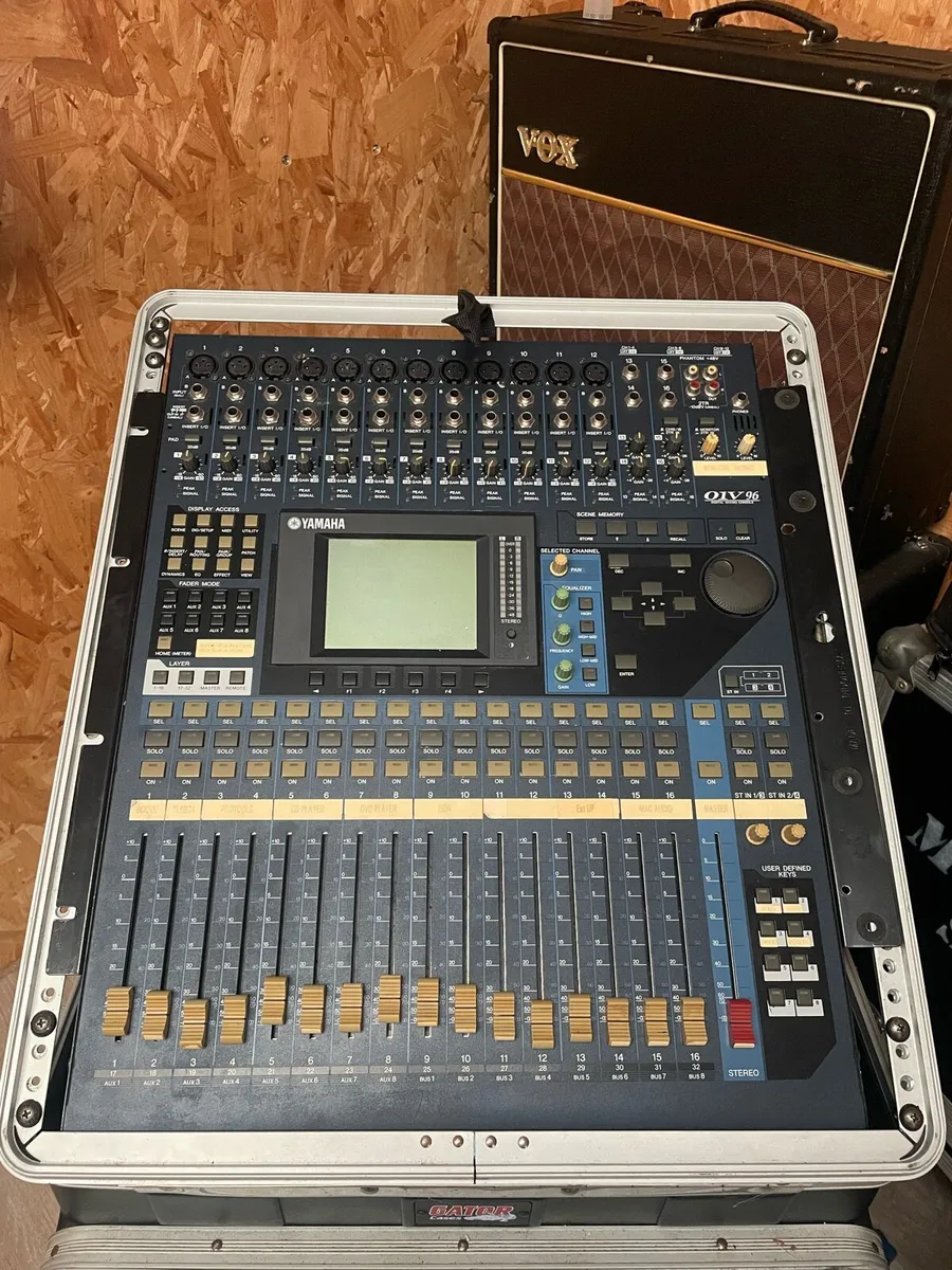 Yamaha 01V96 digital mixer and flight case - Image 3