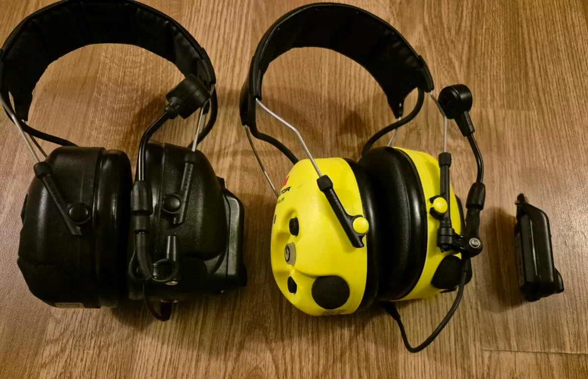3M PELTOR HEADPHONES - Image 1