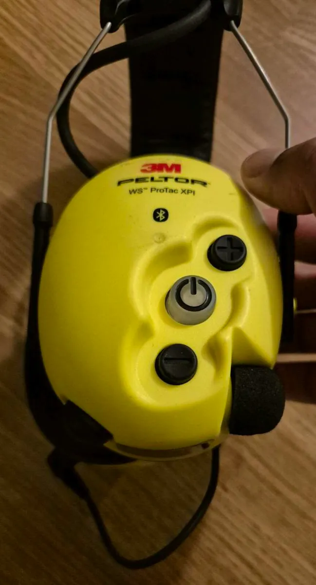 3M PELTOR HEADPHONES - Image 2